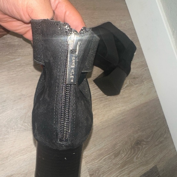 Ann Klein Solid Black Block Heel Closed Toe Suede Boots Zip Up Size 9 - Picture 10 of 16